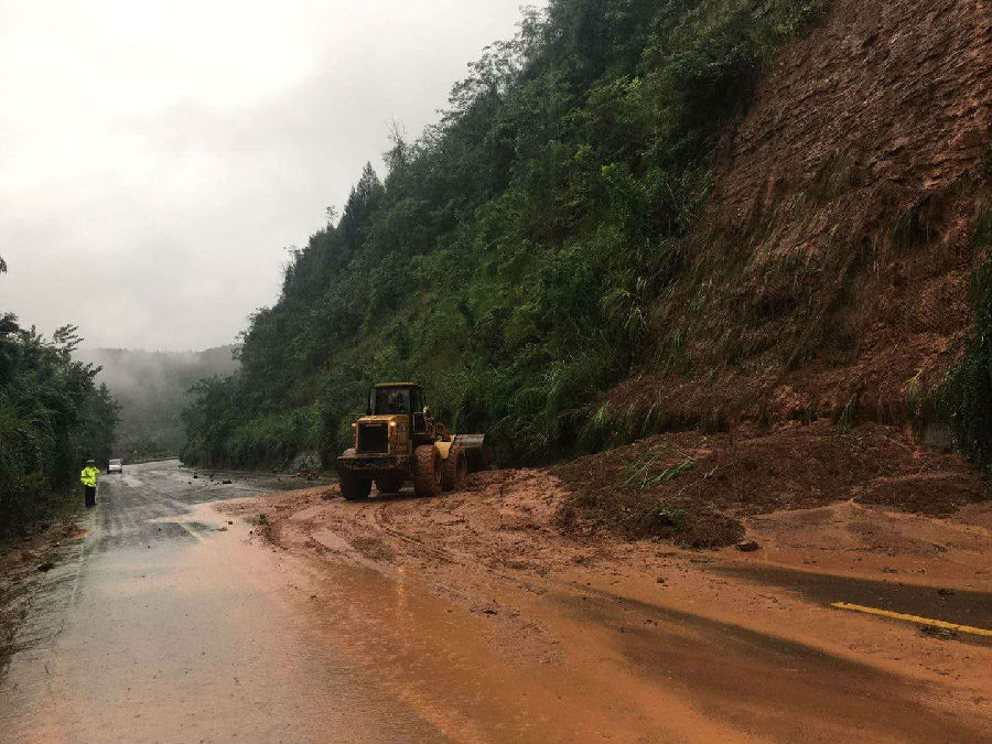 切實(shí)做好公路搶通保通工作 確保汛期公路安全暢通1.jpg 48cff2408e4b26db30955521f9c7e5a2.jpg